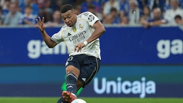 Kylian Mbappé durante el partido ante el Real Oviedo.