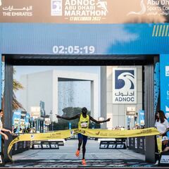 Timothy Kiplagat, que hacía de liebre, se impone en Abu Dabi