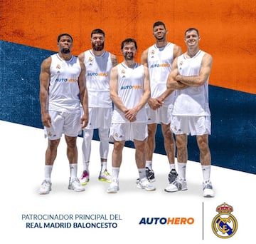 Yabusele, Poirier, Sergio LLull, Tavares y Abalde posando con la nueva camiseta del Real Madrid.