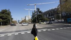 El conjunto blanco sigue dando forma a la remodelación del Santiago Bernabéu. El Estado de Alarma decretado por el Gobierno no ha paralizado las obras.
