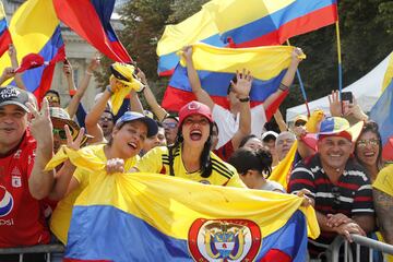 Muchos colombianos salieron a las calles de París para celebrar el triunfo de Egan Bernal en el Tour de Francia. La capital francesa se viste de amarillo, azul y rojo.