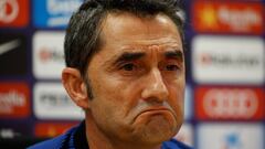 SANT JOAN D&acute;ESP&Iacute; (BARCELONA). 23/10/17.- El entrenador del Fc Barcelona, Ernesto Valverde, durante la rueda de prensa que ha ofrecido antes del entrenamiento del equipo en la ciudad deportiva Joan Gamper para preparar el partido de diciseisavos de final de la Copa del Rey que ma&ntilde;ana jugar&aacute;n ante el Real Murcia. EFE/Alejandro Garc&iacute;a