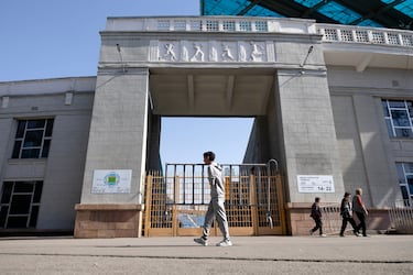 Puesta a punto del Estadio Central del FC Kairat Almaty.