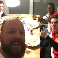 Hinchas del Dortmund acogen a fans del Mónaco