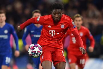 La temporada pasada el Bayern pagó 15 millones por un extremo canadiense sub-19 completamente desconocido y ahora es su lateral izquierdo titular gracias a sus continuas exhibiciones por la banda en la Bundesliga y la Champions. Un año después, Davies tiene un valor de 50 millones de euros, según Trasnfermarkt.
