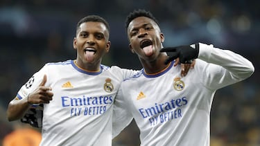 Rodrygo y Vinicius celebran uno de los goles al Shakhtar en el 0-5 en Kiev en la fase de grupos de la Champions.