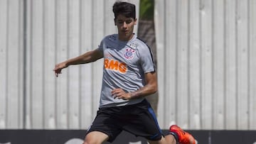 DT de Corinthians golpea la mesa y revela dónde jugará Araos