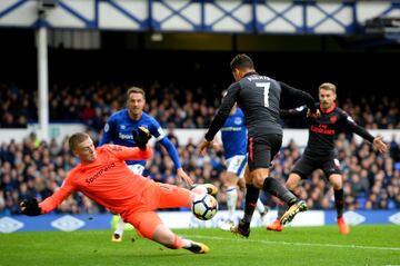 El chileno fue una de las grandes figuras ante Everton por la Premier League.