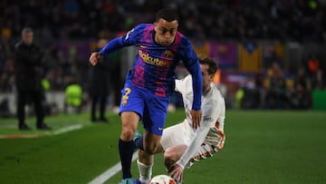 El internacional estadounidense, Sergiño Dest, se irá a préstamo con opción a compra al PSV, quitándole de esta manera un problema al Barcelona y a Xavi.