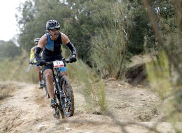 El Du Cross de Aldea del Fresno prometía diversión gracias a un original trazado que aprovechó al máximo el terreno del entorno natural del Parque Fluvial del río Alberche en su confluencia con el río Perales. Y el resultado fue el esperado, con los duatletas satisfechos por la calidad de la prueba y por descubrir un emplazamiento al que muchos prometieron regresar. Los veteranos Julián Adrada y Beatriz Molina fueron los más rápidos de la general. 
