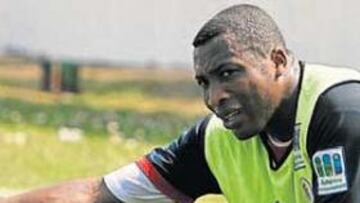 <b>LO TIENE CLARO. </b>El goleador colombiano quiere quedarse si Manuel Preciado sigue en la entidad rojiblanca.