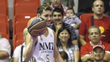 <b>HOMBRE DE MODA. </b>Rudy debutó de blanco el viernes en Zaragoza.