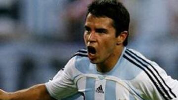 <B>EL PIBITO SE REIVINDICA.</B> Javier Saviola llegó a este Mundial con ganas de reivindicar que puede ser el máximo goleador y ante Costa de Marfil comenzó a hacerlo.