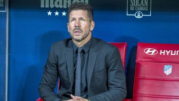 Simeone en el banquillo del Atlético.