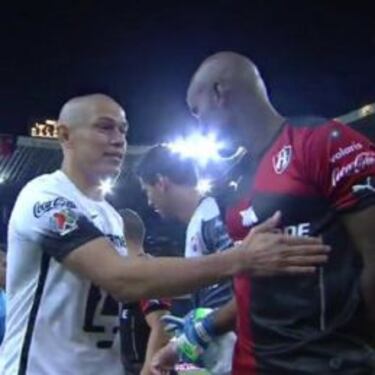 Felipe Baloy no quiso saludar a Darío Verón, previo al juego