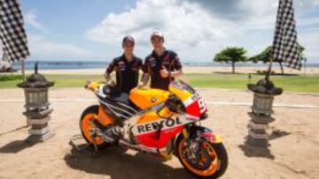 Marc M&aacute;rquez y Dani Pedrosa presentan su nueva moto