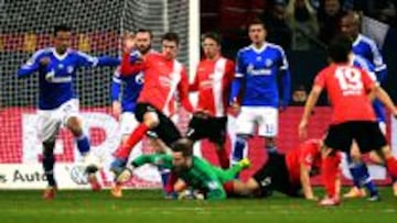 SIN CLARIDAD. El Schalke se dejó en casa dos puntos ante el séptimo clasificado de la Bundesliga.