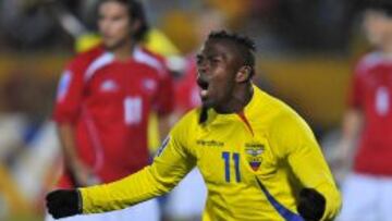 Benitez celebra un gol con Ecuador.