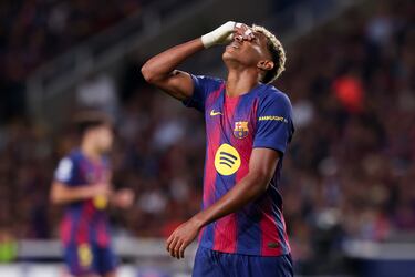 Lamine Yamal del FC Barcelona reacciona a una jugada durante el partido de la segunda jornada de la Fase de la UEFA Champions League 2025/26 entre el FC Barcelona y el Paris Saint-Germain.