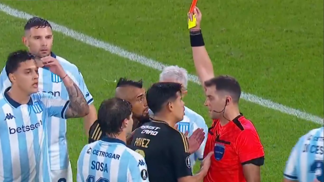 Vidal hizo un gesto, los hinchas de Racing explotaron y el chileno fue expulsado: polémica en Argentina