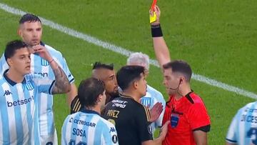 Vidal hizo un gesto, los hinchas de Racing explotaron y el chileno fue expulsado: polémica en Argentina