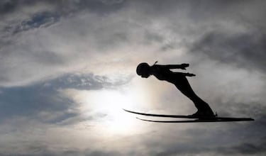 Cómo elegir esquís, botas, bastones y fijaciones