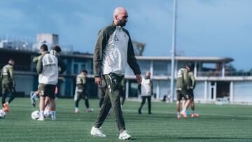 Claudio Giráldez, entrenador del Celta, durante una sesión de trabajo en las instalaciones de Afouteza.
