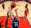 ¡Los Grizzlies, invictos! Marc (26) acaba con Harden en Houston