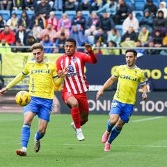 Robert Navarro saca su mejor versión para ayudar al Cádiz