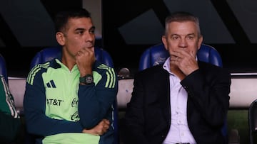 Soccer Football - Friendly international - Mexico v Valencia - Estadio Cuauhtemoc, Puebla, Mexico - October 12, 2024 Mexico coach Javier Aguirre and assistant coach Rafael Marquez REUTERS/Henry Romero
