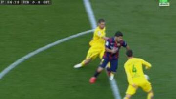 El Getafe protestó el penalti señalado de Arroyo a Suárez