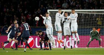 Di Maria tries to score from free-kick.