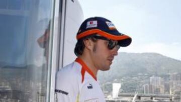 <b>CONTENTO.</b> Fernando Alonso se mostró satisfecho tras la primera jornada de entrenamientos del Gran Premio de Mónaco, pese a que se quedó lejos de los mejores, y resaltó que estaba "contento" con su coche y que parecían "competitivos".