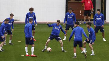 La plantilla, entrenándose.