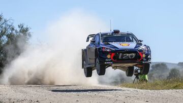 2017 FIA World Rally Championship 
 Round 05, Rally Argentina 
 27-30 April 2017 
 Thierry Neuville, Nicolas Gilsoul, Hyundai i20 Coupe WRC
   
 Photographer: Sarah Vessely 
 Worldwide copyright: Hyundai Motorsport GmbH