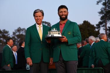 Ceremonia de chaqueta verde en el Masters de Augusta 2023. Jon Rahm campeón.