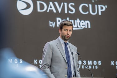 El defensa catalán es propietario de la empresa Kosmos Global Holding y de su mano ya es dueño de los derechos de la nueva Copa Davis de tenis o del equipo de fútbol de Andorra que milita en Primera Federación. Además recientemente adquirió los derechos de emisión de la Copa América, emitido por el canal de Twitch de Ibai Llanos, y de la Ligue One.