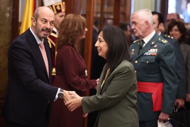 El presidente del Senado, Pedro Rollán, y la presidenta del Congreso, Francina Armengol, saludan a la directora general de la Guardia Civil, Mercedes González, durante el acto institucional por el Día de la Constitución, en el Congreso de los Diputados.