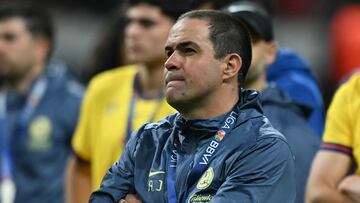 America's Brazilian coach Andre Jardine reacts during a ceremony for the Mexican Champions following the Liga MX Clausura football tournament second leg final between Toluca and America at the Nemesio Diez stadium in Toluca de Lerdo, state of Mexico, Mexico on May 25, 2025. (Photo by CARL DE SOUZA / AFP)