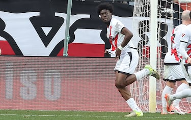 Doblete del parisino para dar una importante victoria a su equipo. En tres minutos le dio la vuelta al marcador. Iñigo Pérez cree en él y el delantero le da motivos para ello con partidos como el de Vallecas. 





