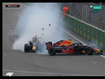 Momento del choque entre Max Verstappen y David Ricciardo, ambos pilotos de Red Bull 