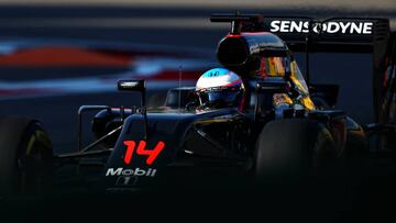 Alonso con el McLaren, en el GP de Rusia en Sochi.