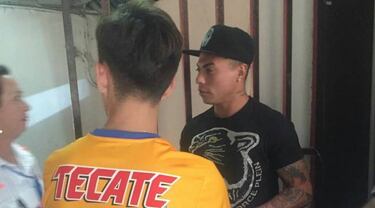 Jorge Valdivia sorprende y asiste a partido de la U ante Unión