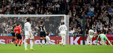 3-1. Error de Eduardo Camavinga en el pase. Grady Diang realiza un pase atrás que espera Rafa Mir en boca de gol y Manuel Ángel, al tratar de despejar, desvía el esférico, toca en el poste y se cuela en la portería de Thibaut Courtois.