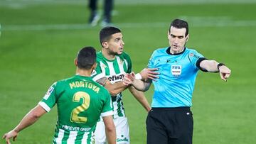 El Betis, ¿perjudicado con Martínez Munuera? La escandalosa cuota a tarjeta roja en el derbi sevillano