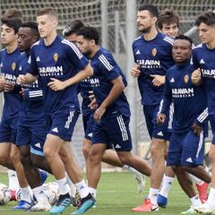 James Igbekeme se reincorpora al trabajo en grupo