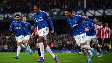 Yerry Mina en un partido del Everton en Inglaterra