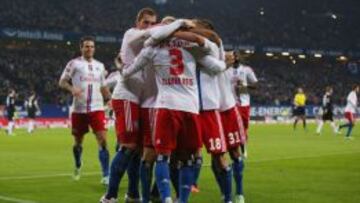 Jugadores del Hamburgo celebran el primer tanto ante el Maguncia