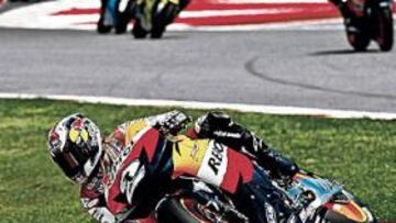 <b>REMONTADA. </b>Dani Pedrosa tendrá que buscar la victoria en cada gran premio si pretende recuperar los puntos perdidos respecto a Rossi y Stoner.