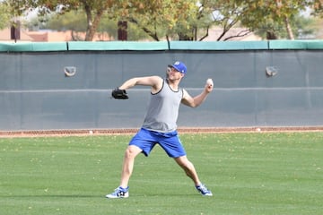 Las mejores imágenes de la llegada de pitchers y catchers al Spring Training de la MLB